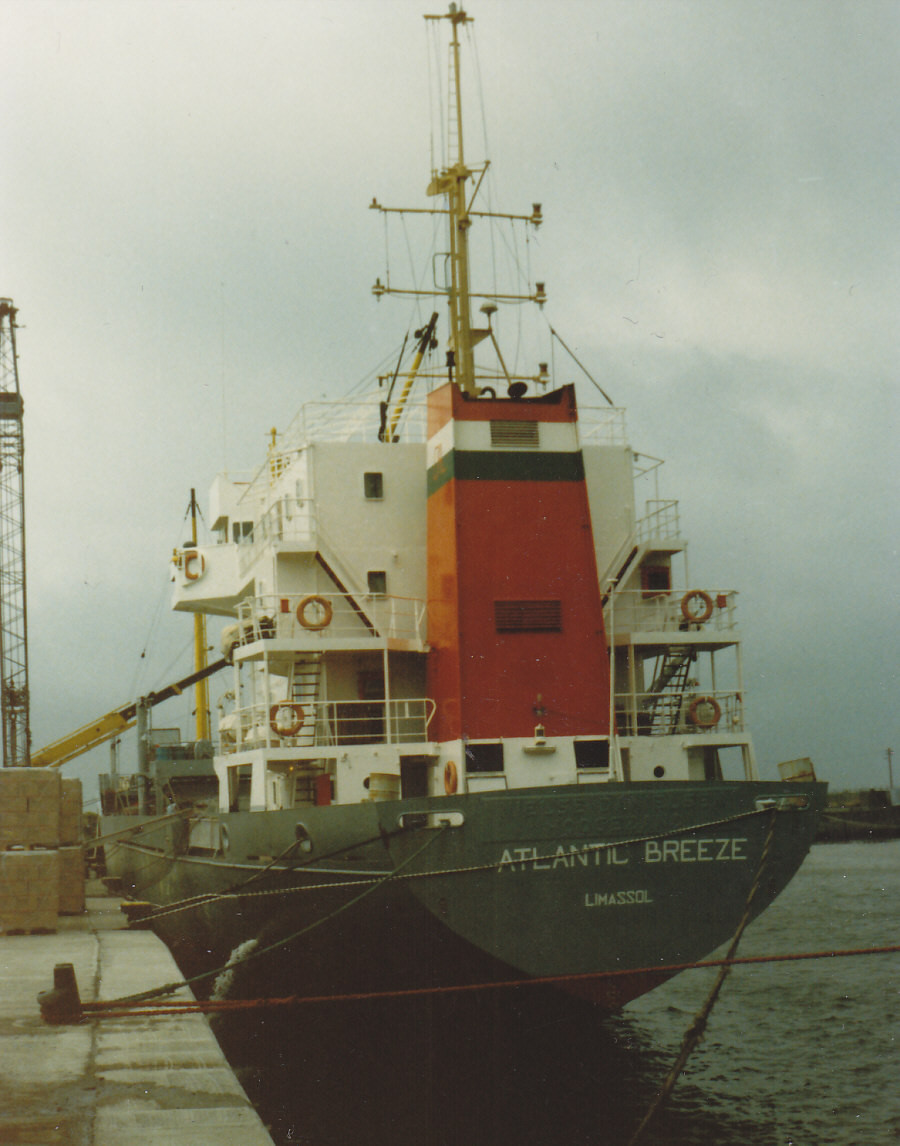 Click image for larger version

Name:	ATLANTIC%20BREEZE%20%20Ab7ca.jpg
Views:	0
Size:	201.4 KB
ID:	56500