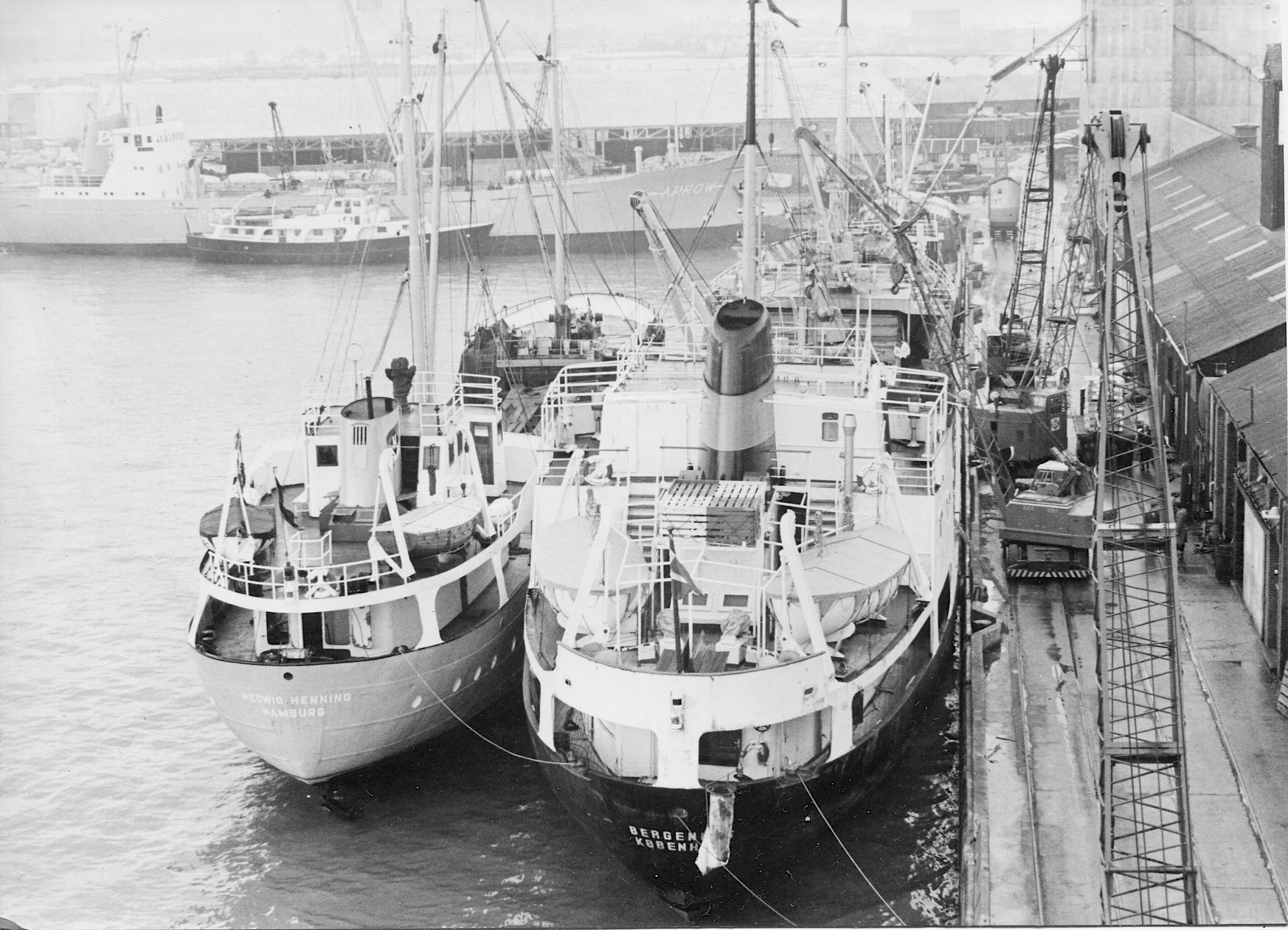 Click image for larger version

Name:	BERGENHUS%2C%20HEDWIG%20HENNING%20%26%20ARROW%2020%3A4%3A661a11.jpg
Views:	0
Size:	959.9 KB
ID:	56878