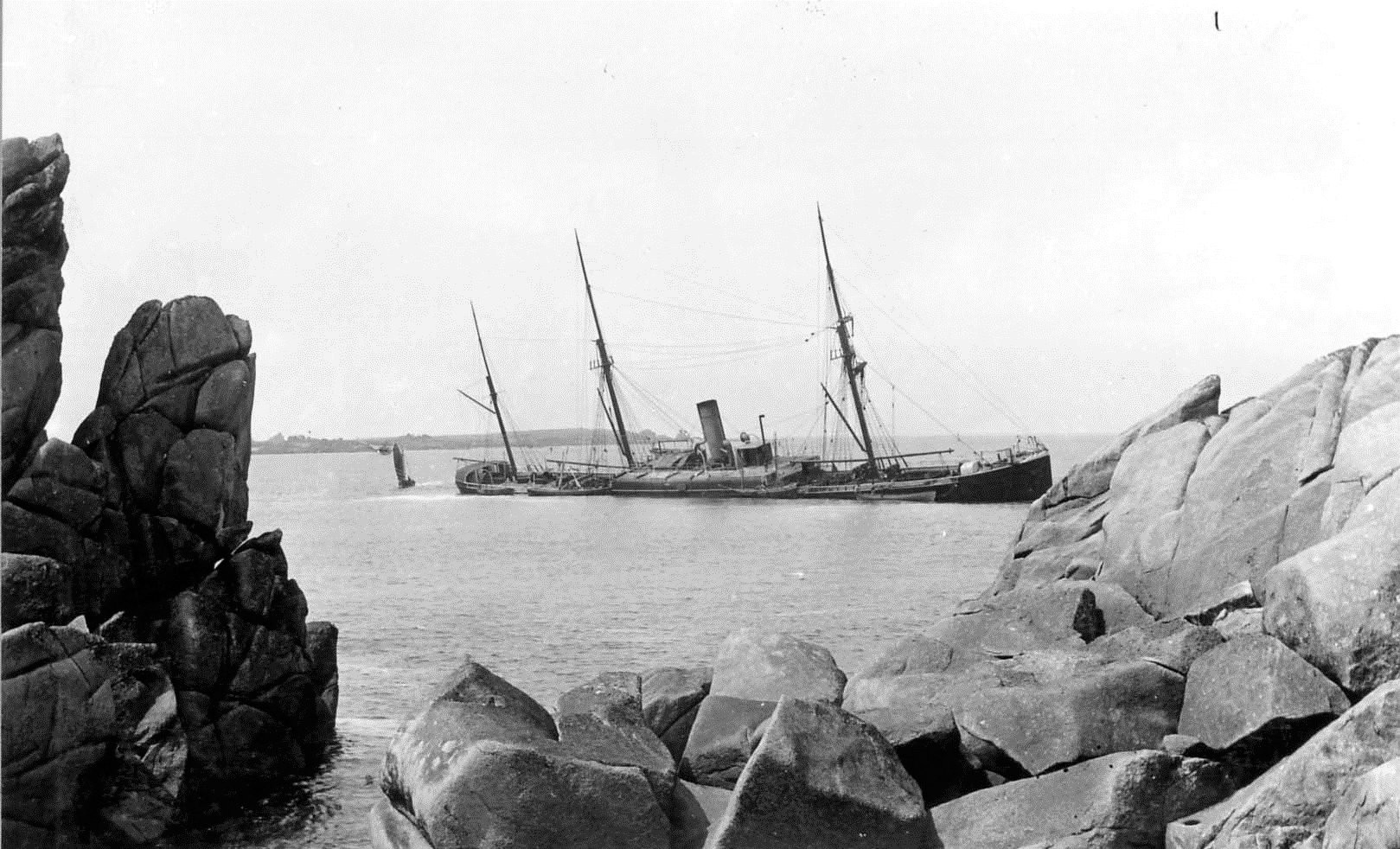 Click image for larger version  Name:	Earl%20of%20Lonsdale%20wreck3bbb.jpg Views:	0 Size:	458.6 KB ID:	57425