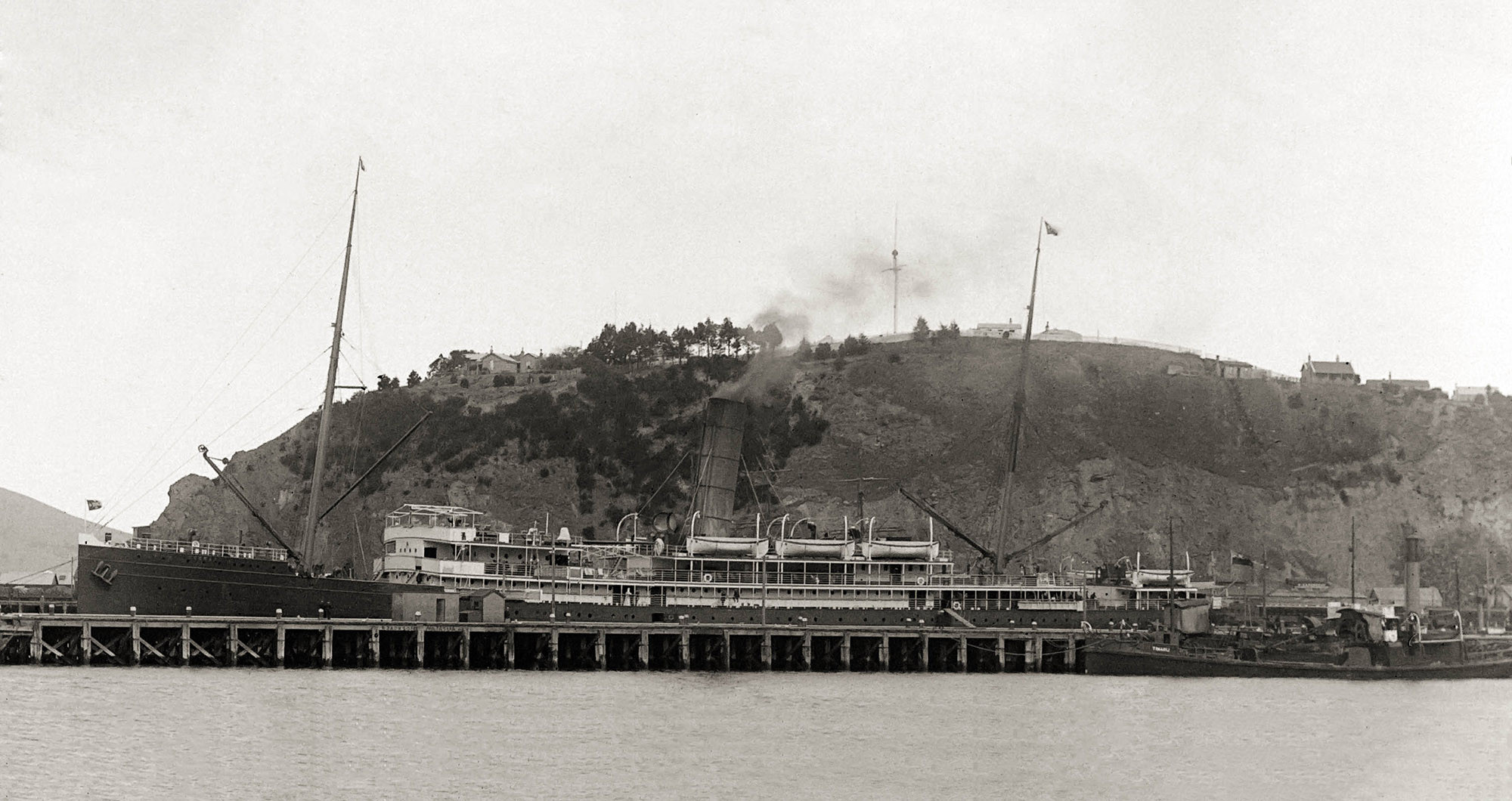 Click image for larger version

Name:	Moeraki%20%20%20with%20dredge%20Timaru%20at%20unknown%20location%20009edc6.jpg
Views:	0
Size:	468.2 KB
ID:	60266
