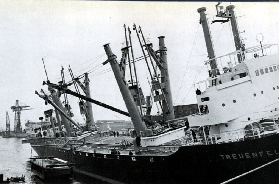 Click image for larger version

Name:	TREUENFELS19c9.jpg
Views:	0
Size:	153.9 KB
ID:	62569